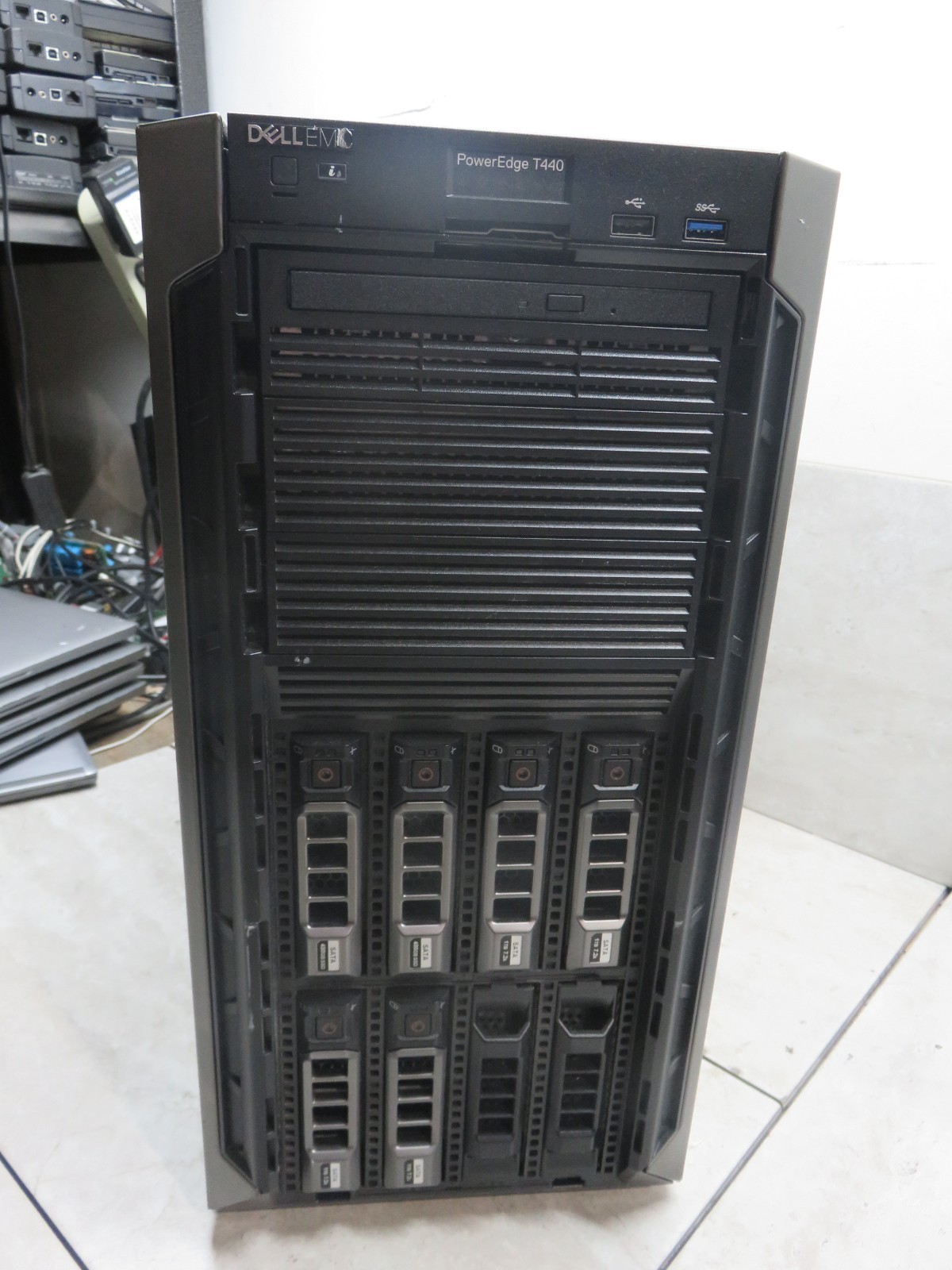 Dell PowerEdge T440 2x Xeon Silver 4208 2.2GHz 32GB RAM 6 x 1TB 2 X 480GB SSD