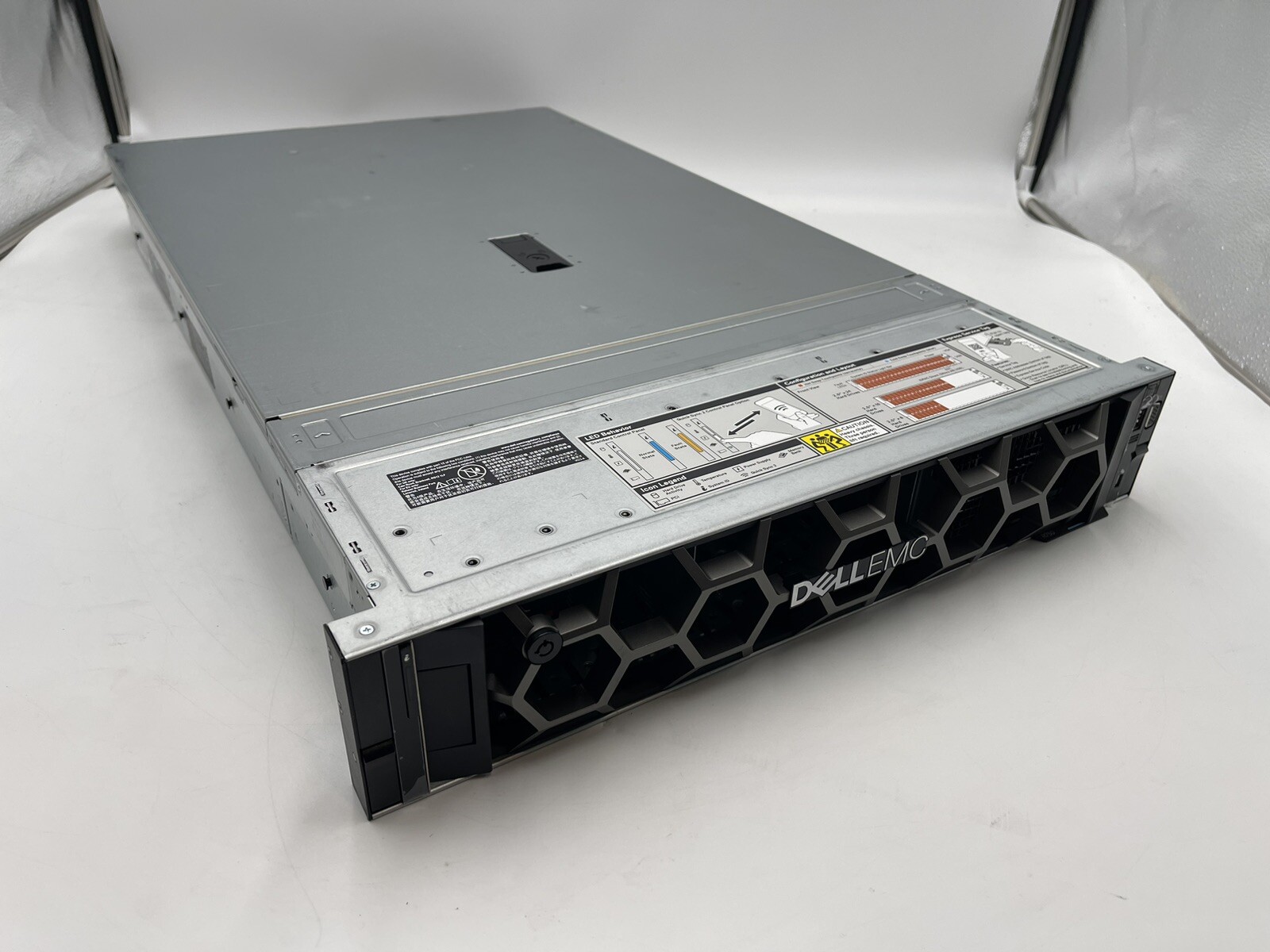 Dell PowerEdge R750 16×2.5″ SAS/SATA CTO 2U Server