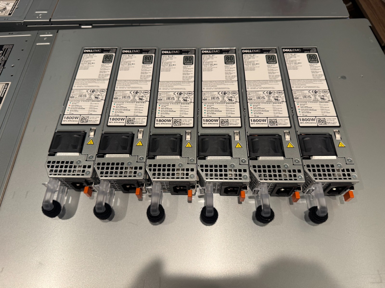 Dell r760 – r750 EMC 1800W hot-plug power supply units (PSUs)