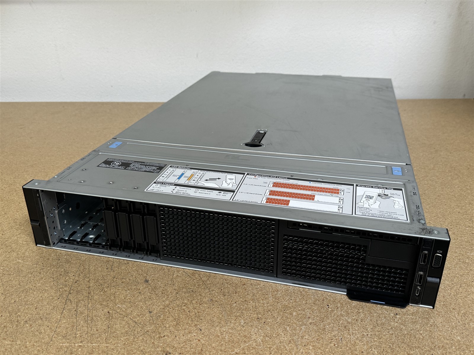 DELL POWEREDGE R740 8SFF 2x 22 CORE GOLD 6152 2.1GHz 256GB RAM 8x 2TB SSD HBA330