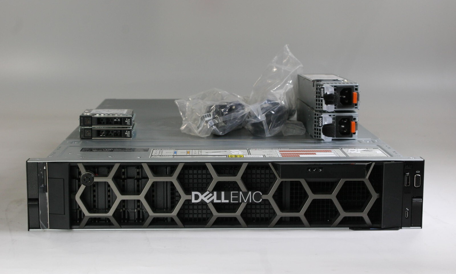 DELL PowerEdge R750xs 2xSilver 4310 12C 2.1 Ghz 256G 2x 480G SATA SSD H745 8 bay