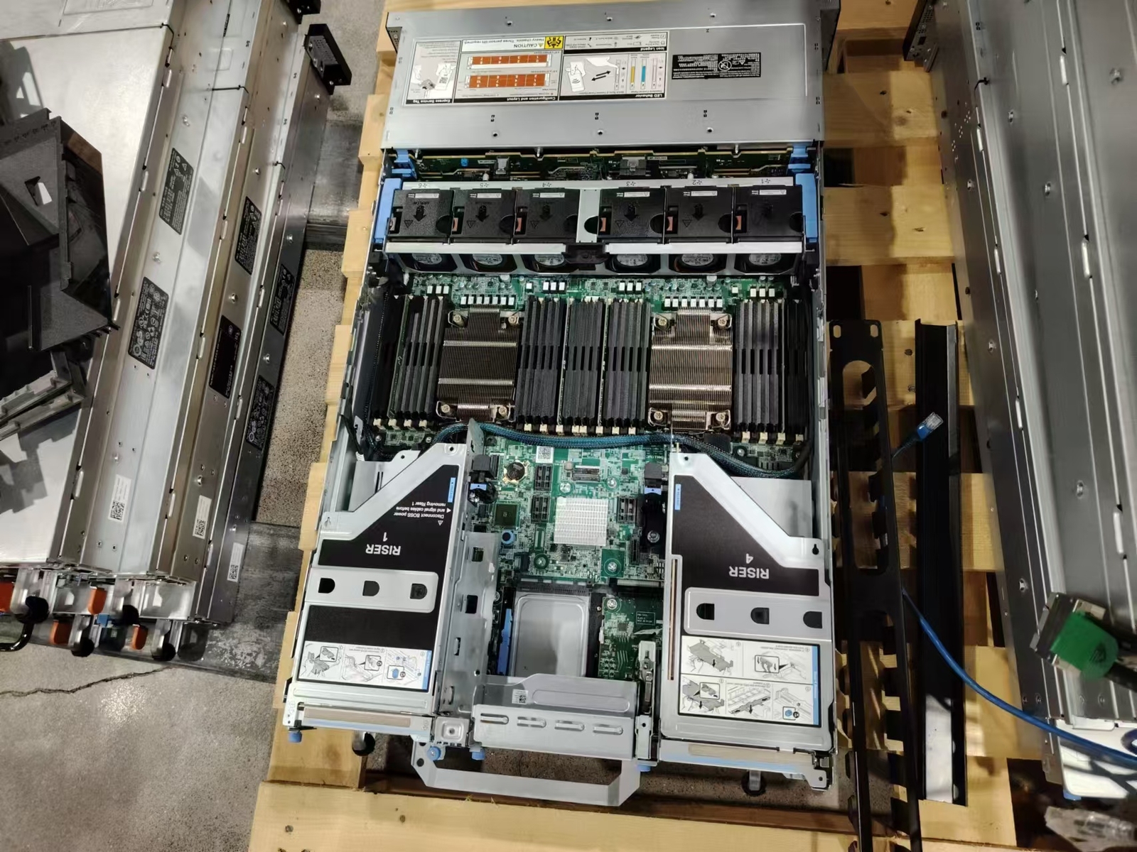 Dell PowerEdge R750 Server 12X3.5″/H755/2x800W/2X Intel 6330N CPU/4X 32G 3200MHz
