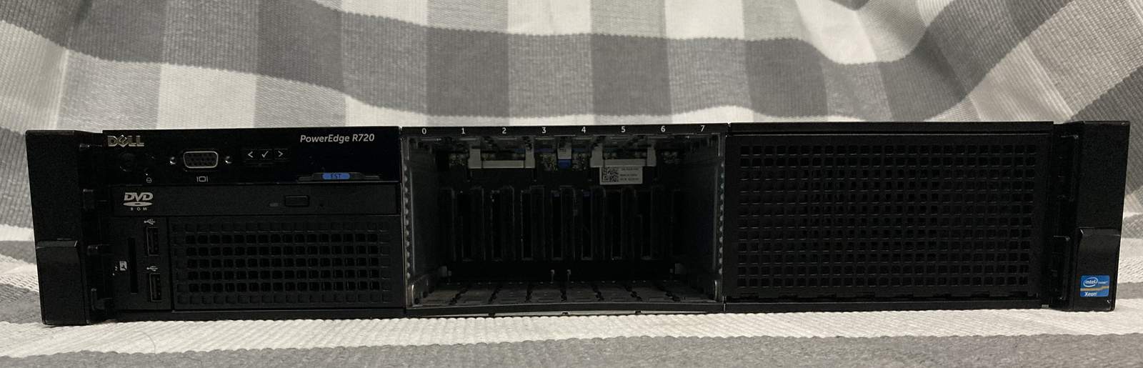 Dell R720 8 bay SFF Two E5-2637 3.5GHz 64GB H710 iDRAC7 Ent 8x 2.5 2x 750W