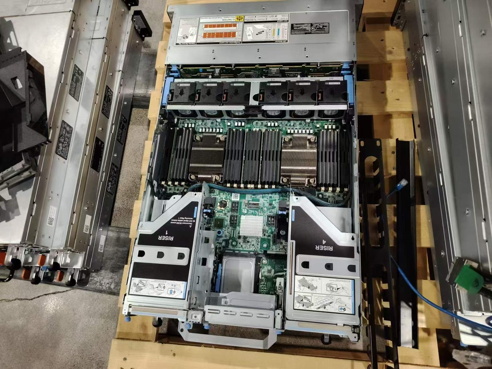 Dell PowerEdge R750 Server 12X3.5″/H755/2X800W
