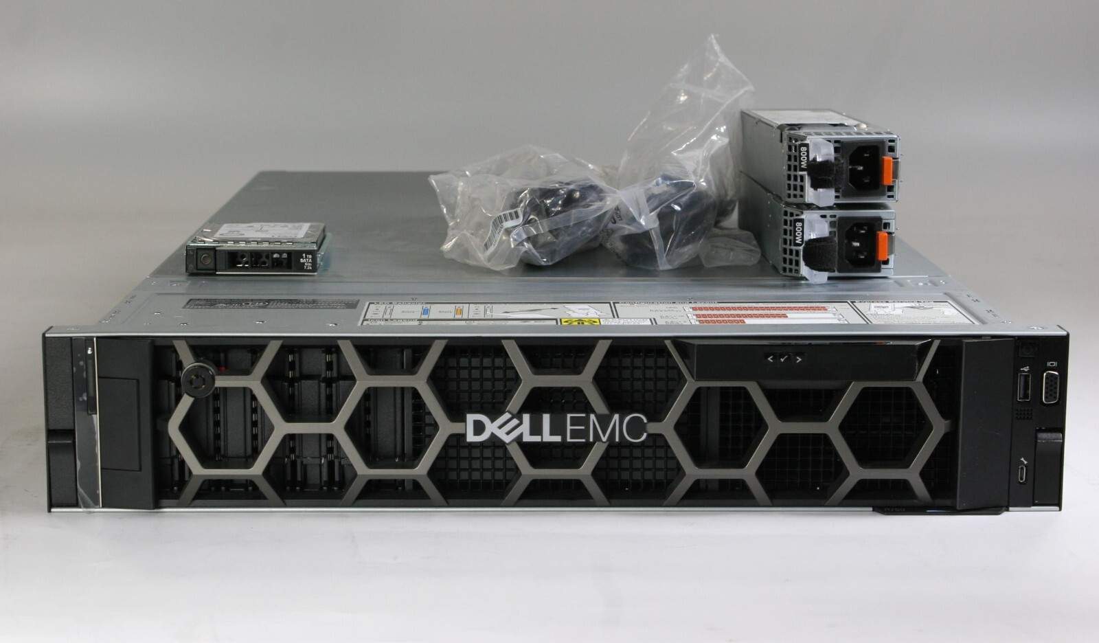 DELL PowerEdge R750 2xSilver 4309Y 8C 2.8 Ghz 256Gb 800GB SAS SSD H755 8 bay