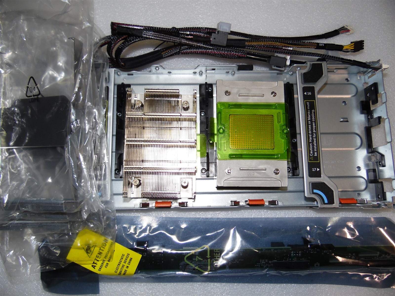 DELL POWEREDGE R730xd LFF SERVER MID BAY HDD CAGE EXPANSION KIT WITH TRAYS 4FHR4