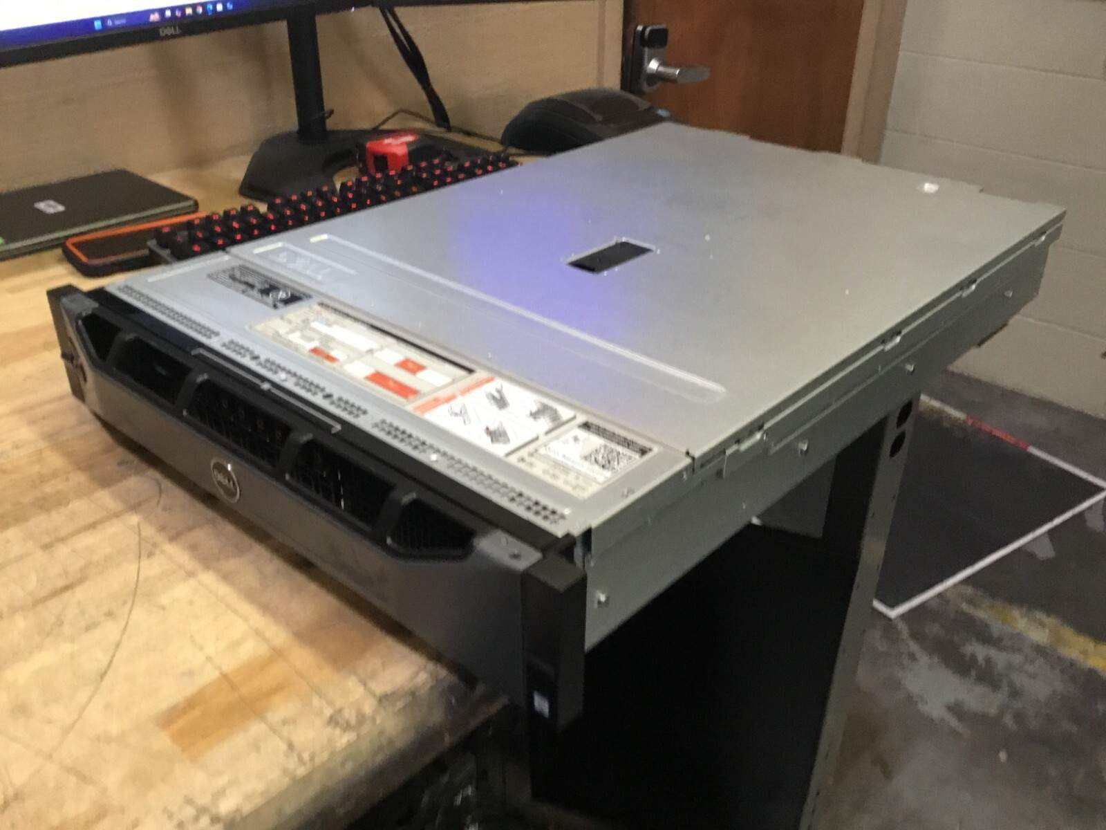 Dell Poweredge R730 Server 8-Bay (2.5) |2x E5-2640 V3 | 128GB Ram/ H730