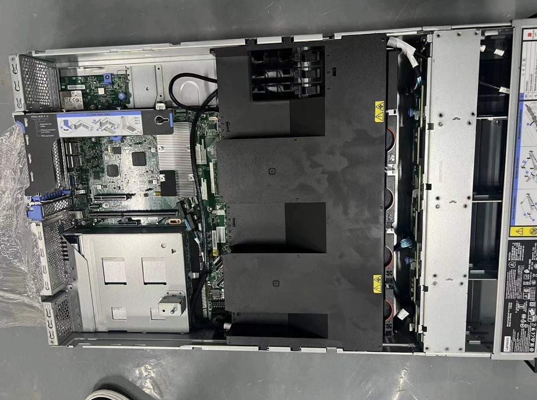 Lenovo SR590 2U Sever 8*3.5″BAYS 750W PSU  Support 2XLGA3647 CPU