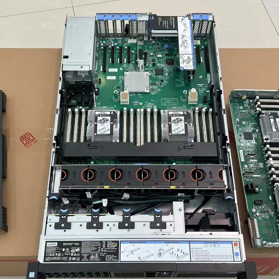 Lenovo SR850 2U 4CPU Sever 8×2.5″ 2x750w PSU/530-8i Raid Card