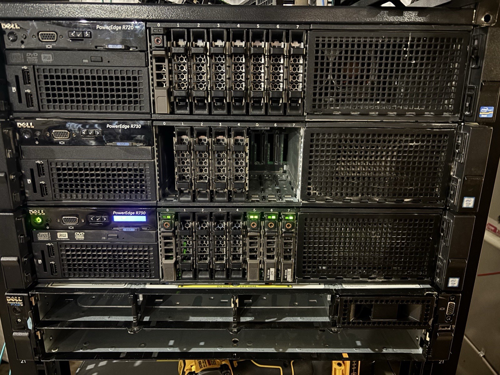 Dell PowerEdge R730 2x Xeon 2680 v3 W/ Rails