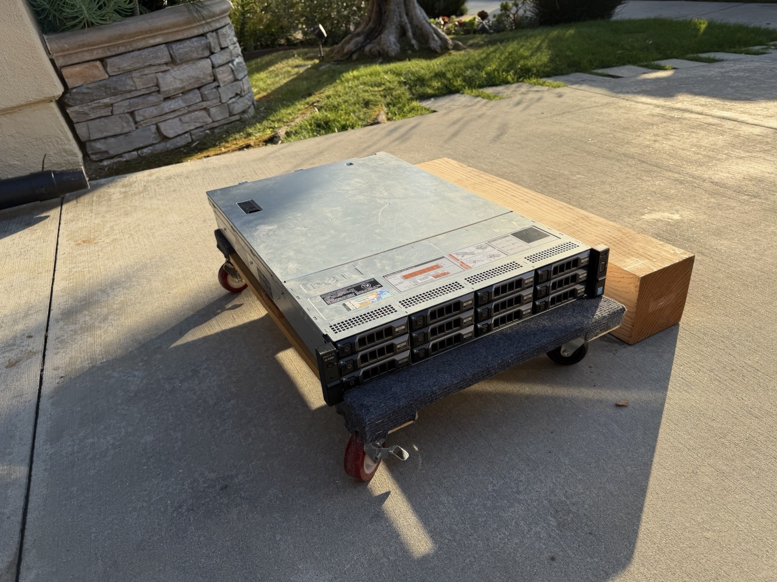 Dell PowerEdge R720 Server No Ram 16 1tb Hdd+ 2 300gb 10k Hdd