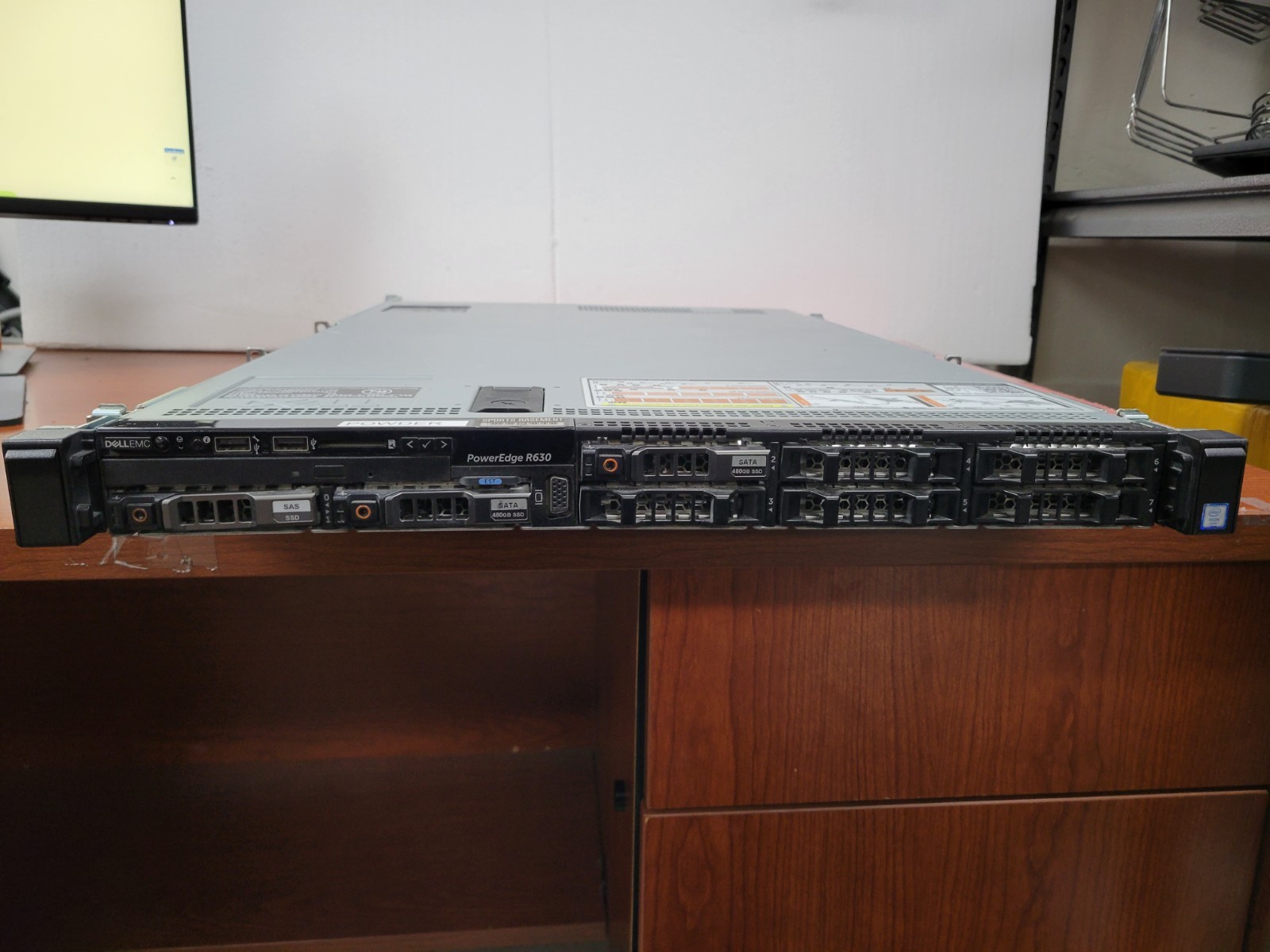Dell Poweredge R630 Single Xeon E5-2620v4 2.1GHz 16GB RAM *No HDD* | C734DS