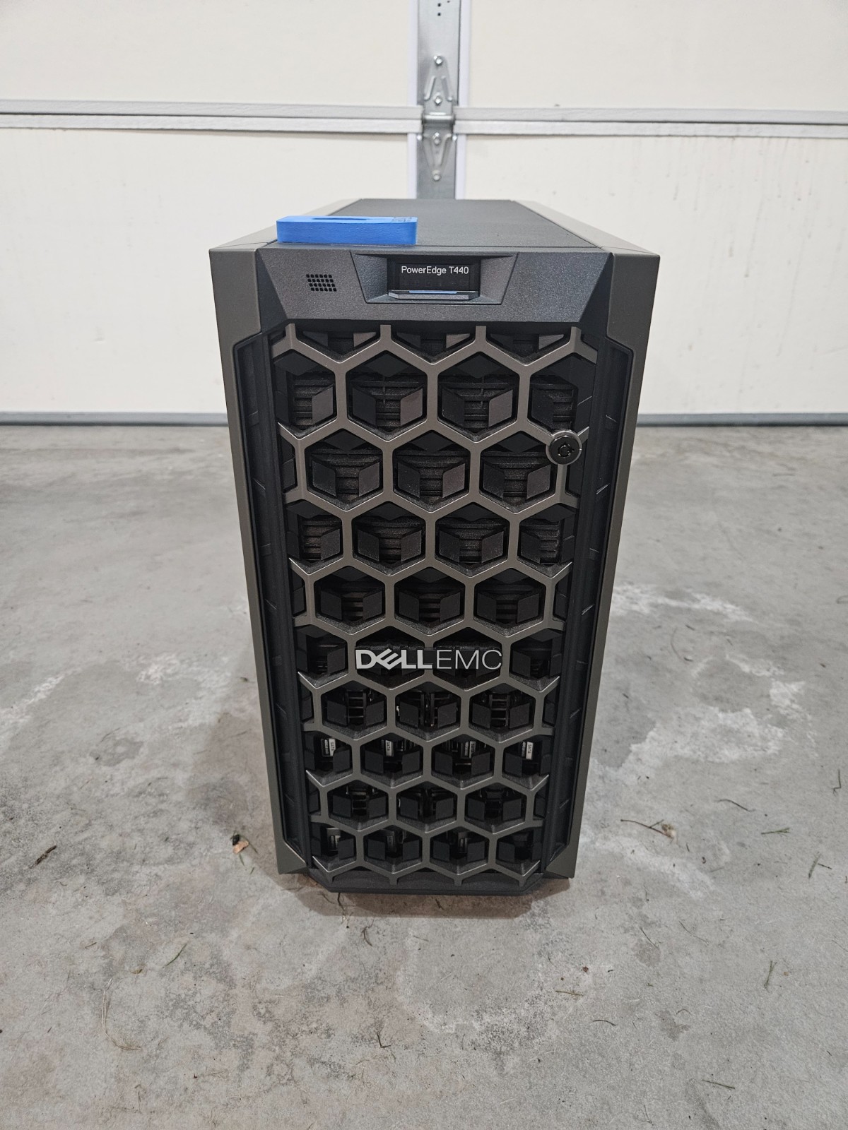 DELL POWEREDGE T440 Server 16 BAY 2x XEON Silver 16 CORES 128GB 480GB SSD x14